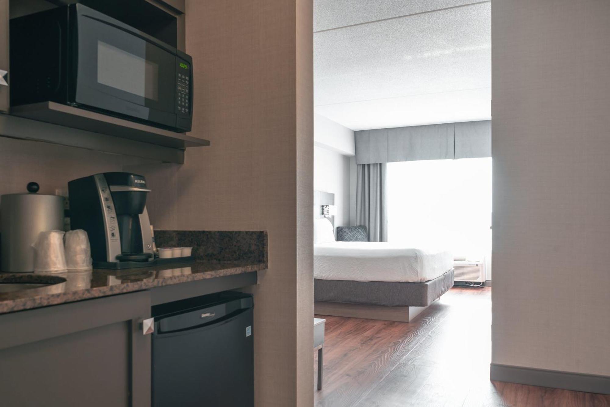 Holiday Inn Express Kingston Central By Ihg Eksteriør billede